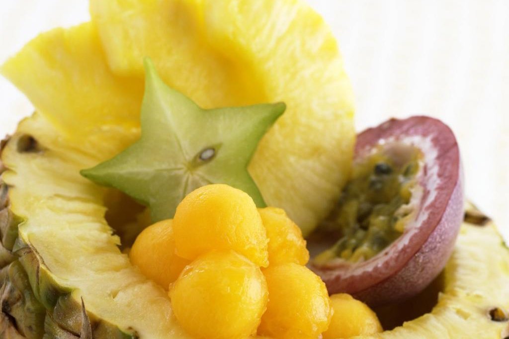 Салат курица ананасы сыр яйцо рецепт фото пошагово и видео