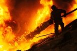 В Благовещенске из горящего дома эвакуировали жильцов
