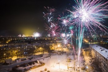 Благовещенск проводил 2016 год салютом