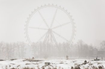 Благовещенск замело: фоторепортаж с заснеженных улиц