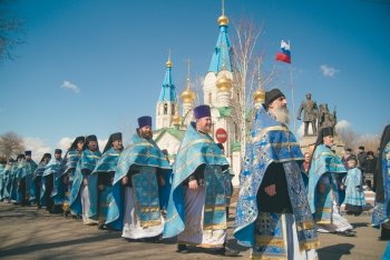 Во время крестного хода в честь Албазинской иконы помолились об экономике Приамурья