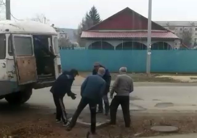 Приснилось что сын упал в колодец