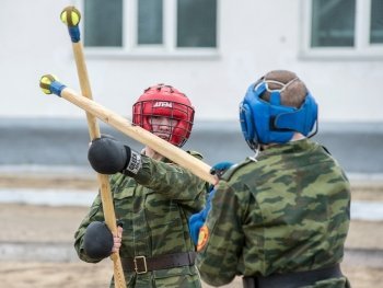 Метали ножи и фехтовали: амурские кадеты готовятся к боевым сборам в Казани