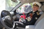 «Спасибо деду за Победу!»: подвезти ветеранов на парад захотели только десять благовещенцев