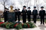 Память погибшего в борьбе с фашистами амурского чекиста почтили сотрудники ФСБ