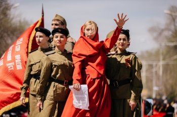 Бессмертный полк собрал рекордное число благовещенцев: фоторепортаж с шествия