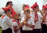 Утро с «Амурской правдой»: как амурские пионеры накормили яблоками Хрущева, фотозагадка и рецепт дня
