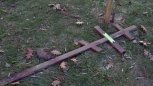 В Константиновском районе поймали разрушающих надгробия вандалов