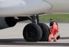 Самолет оставил шины на взлетной полосе в Хабаровске: следственный комитет проводит проверку
