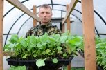 «Вырастил, продал — это скучно»: бывший моряк продвигает в Ивановском районе творческое овощеводство
