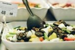 На всё готовенькое: больше тонны салатов раскупают ежедневно в гипермаркетах Благовещенска