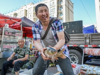 День начинается не с кофе. Фоторепортаж с утреннего рынка в Хэйхэ