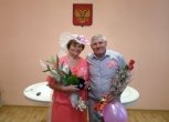 Невеста в розовом: супруги из Архары отпраздновала 50-летие семейной жизни второй свадьбой
