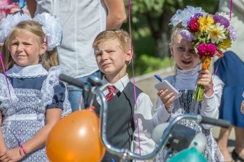 Первый звонок для 13 первоклашек: АП побывала на праздничной линейке в сельской школе