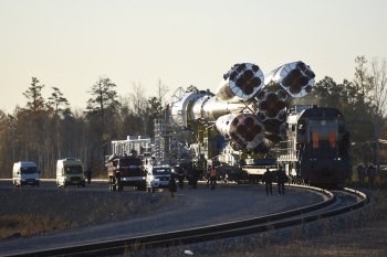 На космодроме Восточный начался сухой вывоз ракеты «Союз-2.1а» (фото, видео)