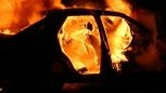В Благовещенске открытым пламенем горел автомобиль