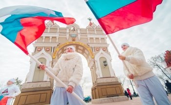 Благовещенцы в День народного единства танцевали и водили хороводы