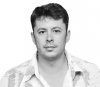 По одному iPhone в руки