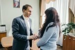 Сироте — квартиру, семье — автомобиль: губернатор решил проблемы из «зеленой папки» президента
