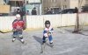 На открытии ледового сезона в Свободном детям подарили хоккейные клюшки