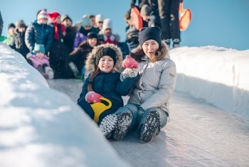 Хорошая погода выгнала благовещенцев на горки (фоторепортаж)