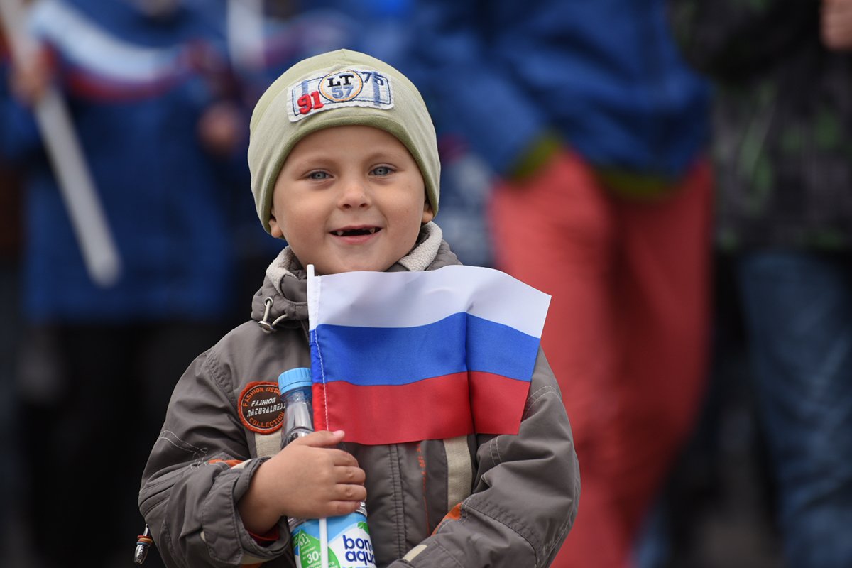 Большинство школьников России признали себя патриотами / Общероссийский народный фронт провел опрос среди школьников. Большинство ребят, 72 процента, признали себя патриотами. Исследование охватило более 1 300 учащихся в возрасте от 13 до 18 лет из 81 субъекта России.