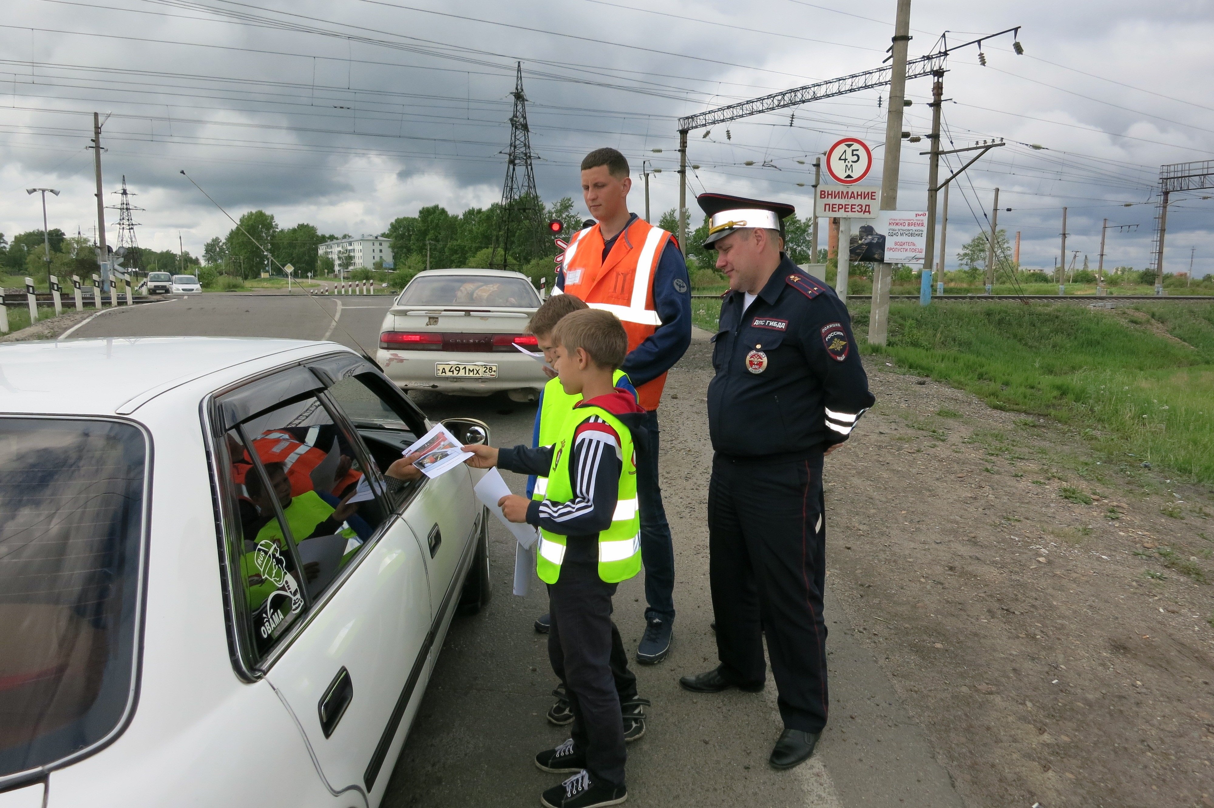 Водитель, пропусти поезд!»: амурским автомобилистам напомнили о правилах  пересечения переезда — Амурская правда, новости Благовещенска и Амурской  области