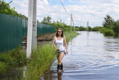Фотофакты с «Амурской правдой»: комариный маникюр, из толстушки — в королеву и редакционная кухня