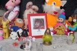 В Свободном организовали стихийный мемориал в память о пятилетней девочке
