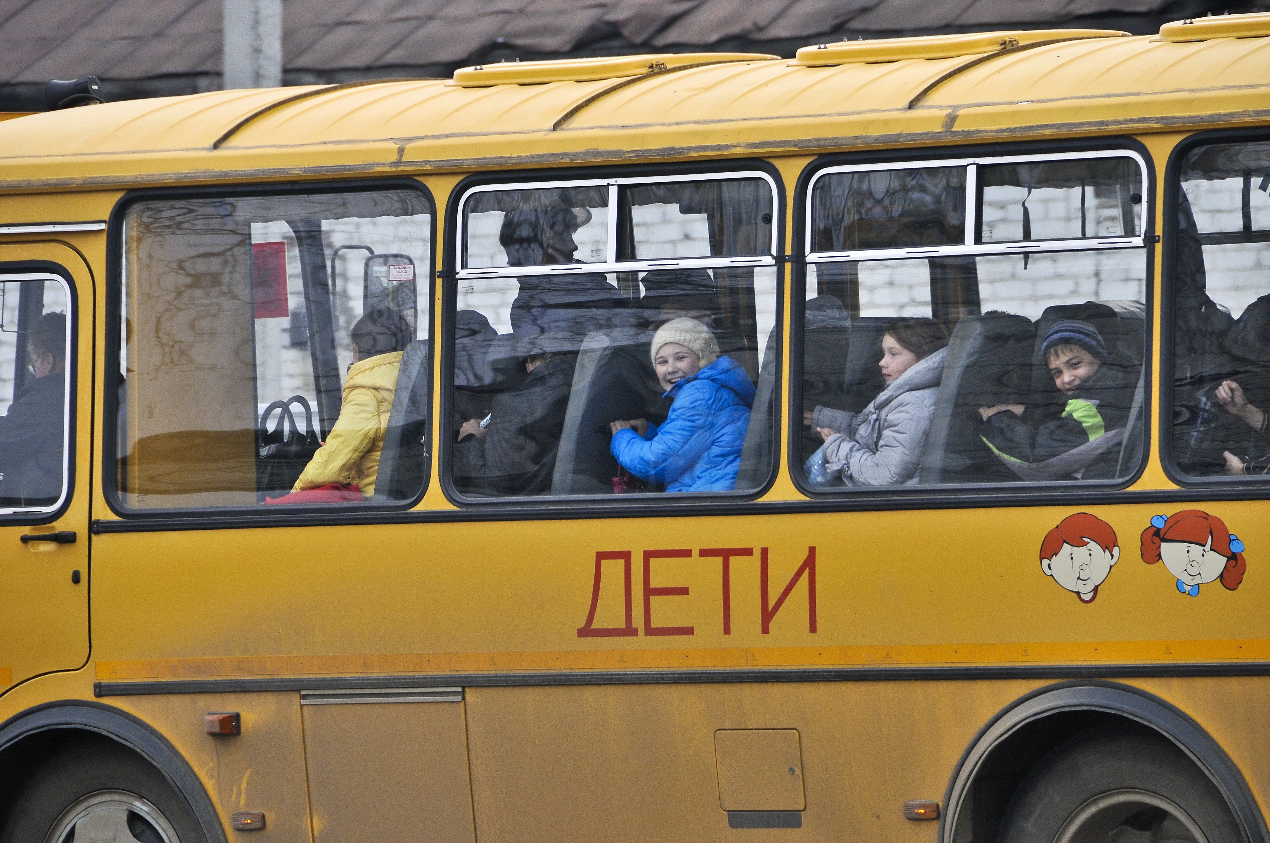 Школьный автобус дети