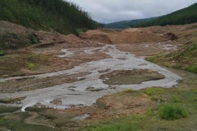 Архаринские золотодобытчики сбросили в реку всю «таблицу Менделеева»