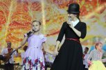 Школьница из Свободного спела в Москве с Екатериной Гусевой