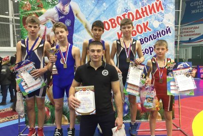 Наставник из скромности: в амурском селе молодой тренер учит вольной борьбе детдомовцев