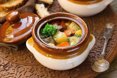 Готовим в горшочках: азу, чанахи, печеночники, коссуле и галушки