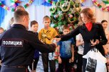 Полицейские Тынды устроили для детей мастер-класс по украшению рождественских пряников