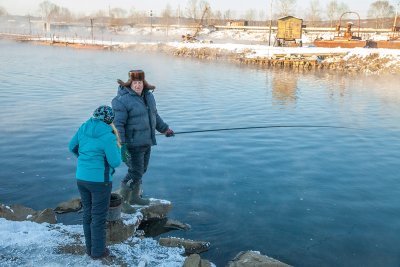 «Креветок ведрами ловили»: жители Прогресса бесплатно лакомятся дорогим деликатесом