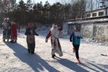 Деды Морозы, Снеговик, Петрушка, Баба-яга приняли участие в забеге в Циолковском
