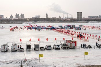 И лёд, и страсти, и Амур: фоторепортаж с уникального хоккейного матча