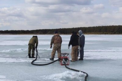 Письма в АП: куда сообщить об открытом люке в Благовещенске и как рыбаки обогатили озеро кислородом
