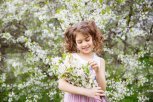 Время прокалывать уши: почему детям надевают первые сережки во время цветения черемухи