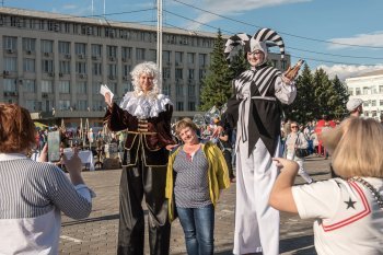 Бал на 300 пар: фоторепортаж с празднования 163-летия Благовещенска