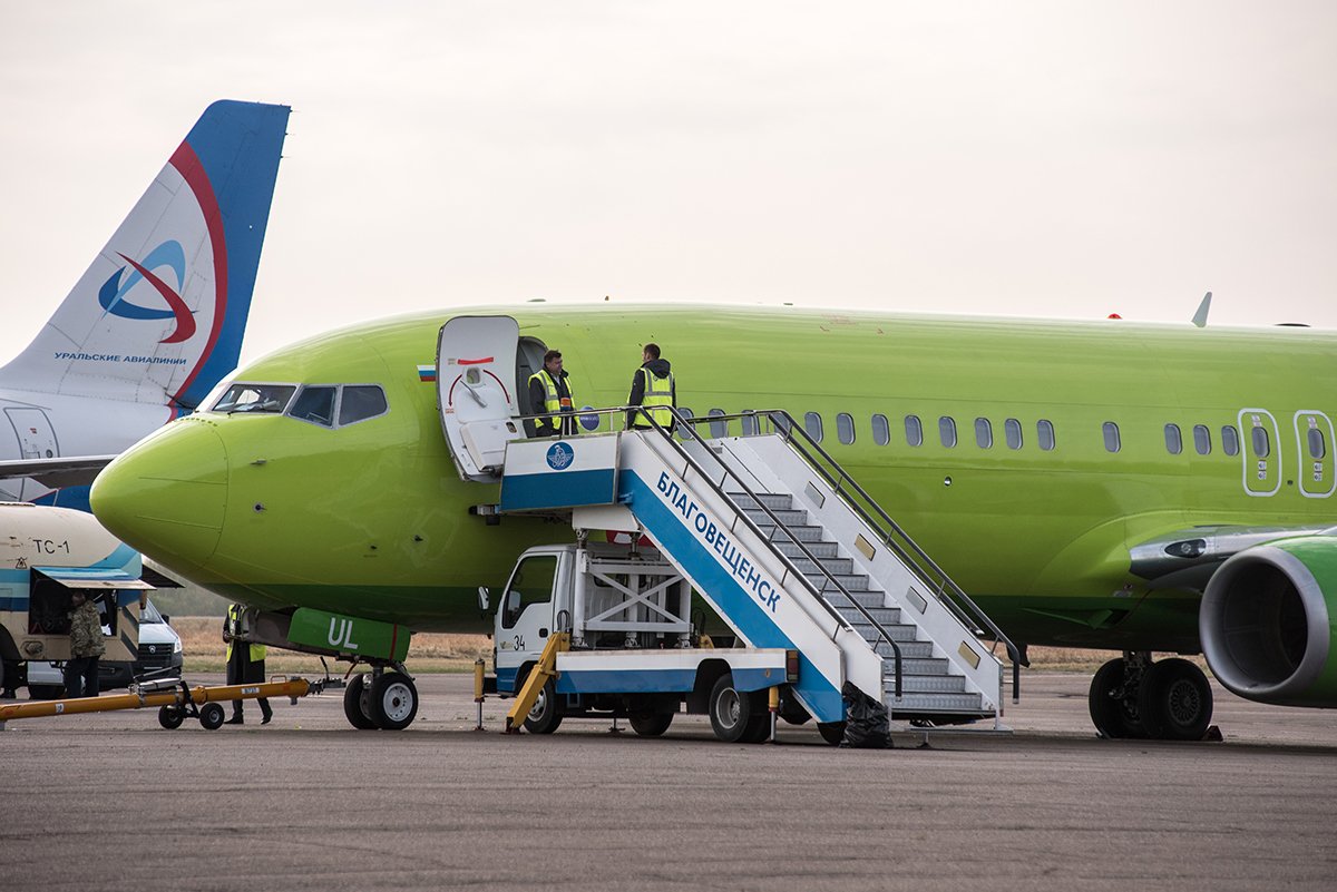 Самолет рейс благовещенск. S7 авиакомпания Благовещенск. Самолет авиакомпании с7 в Варне. Полёт (авиакомпания). Самолет s7 Благовещенск Москва.