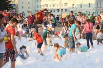 Вальс «пожарок» и пенная вечеринка: в Благовещенске прошел фестиваль безопасности