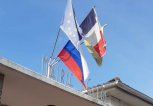 Мэрию французского города Желос украсил российский флаг