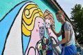 Зейская молодежь рисует граффити про семью и дружбу на городских остановках