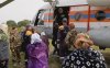 Жителей Норска на вертолетах и автобусах возвращают в поселок