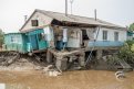 Жизнь после воды: жители разрушенных наводнением сел возвращаются домой и восстанавливают жилье
