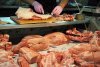Продукцию трех продавцов амурской свинины сняли с прилавков на выходных