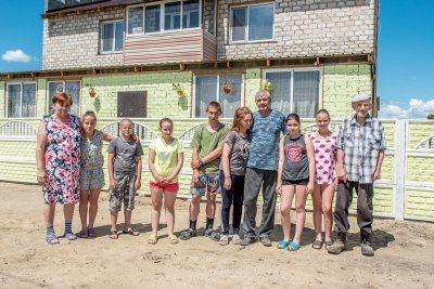 «Не зря муж родился в День защиты детей»: амурская семья воспитывает второе поколение сирот