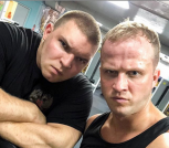 «Спорт — это образ жизни»: звезда «Молодежки» Евгений Банифатов тренируется у амурского пауэрлифтера